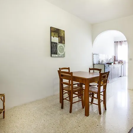 Dolphin Court Apartman Marsalforn