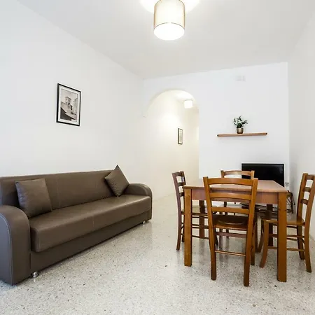 Dolphin Court Apartament