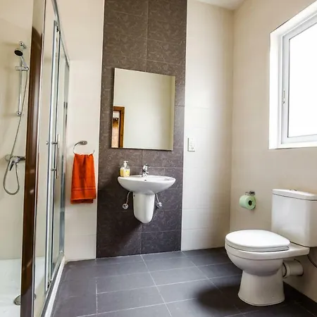 Dolphin Court Apartman *