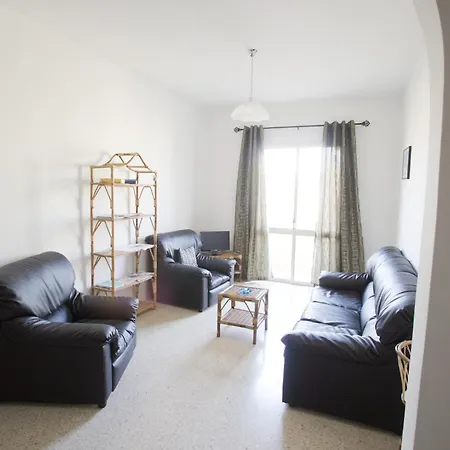 Dolphin Court Apartment *
