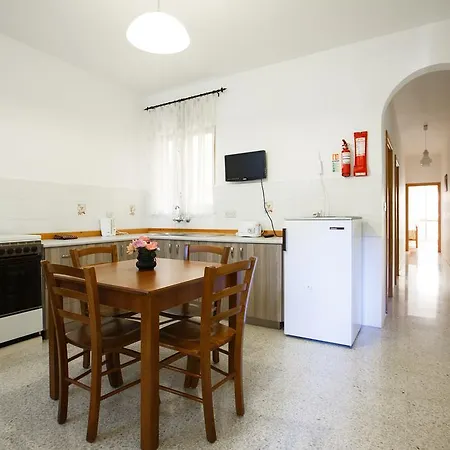 Dolphin Court דירה