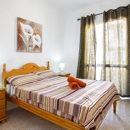 Dolphin Court Apartment *