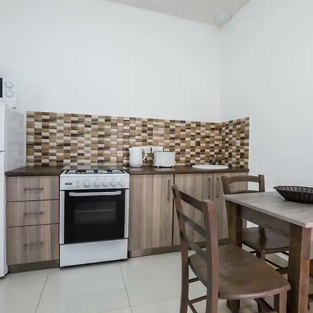 Dolphin Court Apartment