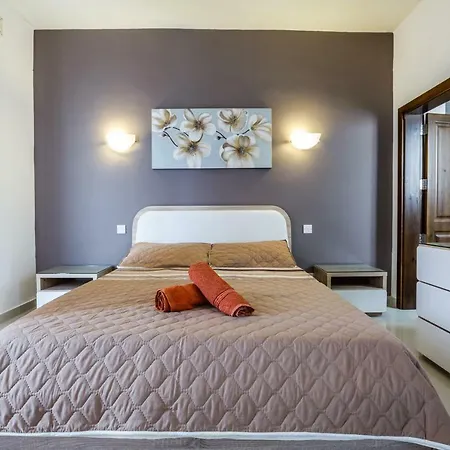 Dolphin Court Apartamento *