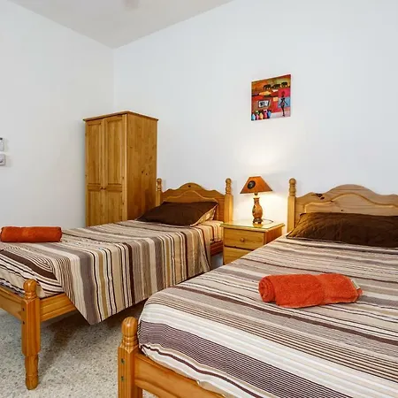 Dolphin Court Apartment