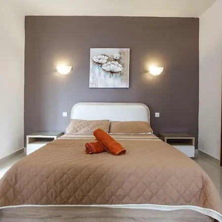 Apartment Dolphin Court *