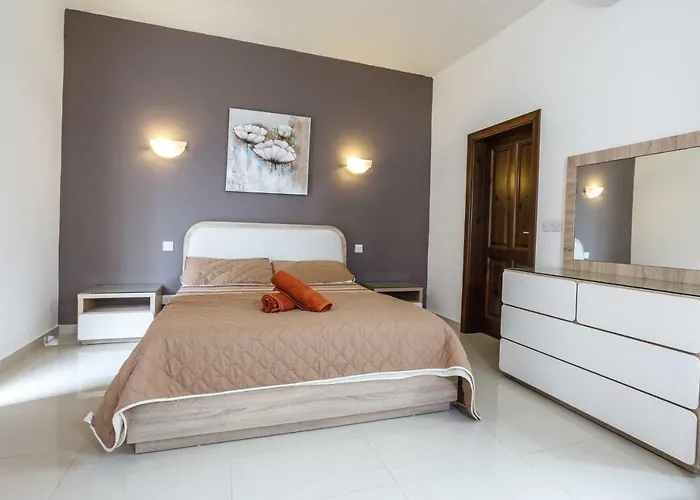 Dolphin Court Marsalforn